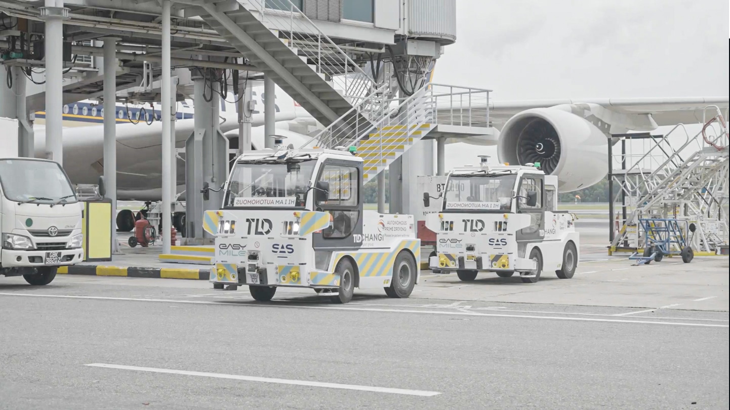 driverless baggage tractors at Changi Airport