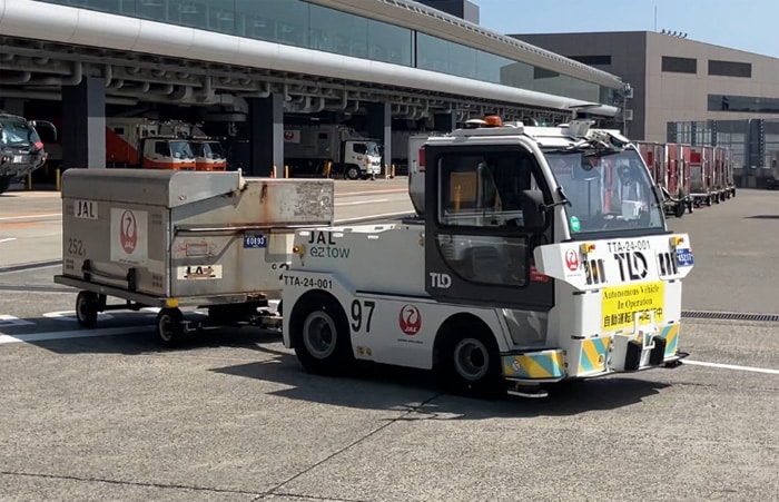 TractEasy Supports Japan Airlines in Milestone Level 4 Autonomous Towing at Narita International Airport